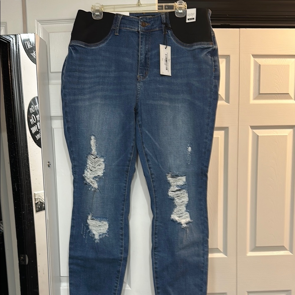 Judy Blue Women's Blue Distressed Jeans